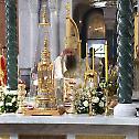 Васкршња Литургија у храму Светог Саве (фото)