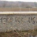 Претећи графити на зиду манастира Дечани и напад на цркву у селу Пејчићи код Призрена