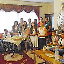 Награђени ђаци посетили Српску кућу и острво Видо 