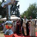 Освештан крст за храм Светог Стефана Дечанског у Земуну