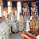 Епископ Андреј служио у цркви Свете Петке на Чукаричкој Падини