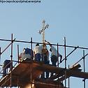Нови крст на цркви у Копривни