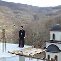 Изградња манастира у Медној