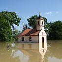 Поплављен храм у Купинову