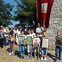 Преко двеста верника на Литургији у Брњачи код Ораховца, селу у којем од 1999. не живе Срби