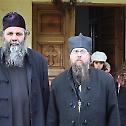 Руски поклоници из Шведске са Владиком Милутином 