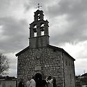 Митрополит Амфилхије служио у цркви Свете Петке Римљанке у селу Курило