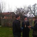 Епископ Атанасије са српским повратницима