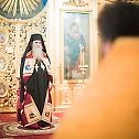 На празник Света Tри Jерарха Митрополит Амфилохије на грчком језику одслужио Литургију у Санкт Петербургу