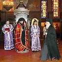 Изношење плаштанице у Патријаршијској капели