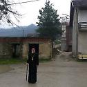 Епископ Атанасије на месту страдања у Босанској Крупи