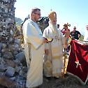 Митрополит Амфилохије одслужио Литургију на црквишту Скупо на обали Скадарског језера