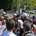 У Подгорици уз кордоне и јаке полицијске снаге одржана Јавна расправа 