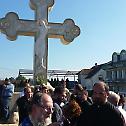 Освећен Часни крст на улазу у Сурчин