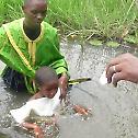 Масовно крштење у Руанди