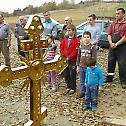 Oсвећење крстова и звона за цркву брвнару у Мајдеву