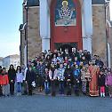 Ученици веронауке на архијерејској Литургији у Крагујевцу
