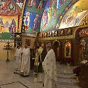  Епископ Максим у посети вернима у Финиксу 