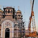 На Кипру је завршено постављање купола на руском храму