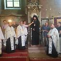 Епископ Јероним освештао обновљене крстове за храм у Парагама