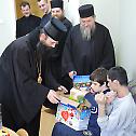 Савинданска посета епископа Илариона Дому за децу и омладину у Неготину