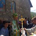 Тројчиндан у манастиру Брезојевица