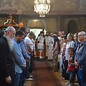 Владика Иринеј освештао крстве за нови храм у Врбасу