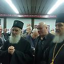 Патријарх Иринеј и председник Вучић посетили Удружење породица киднапованих и убијених на Косову и Метохији 