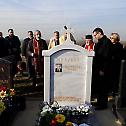 Епископ Јоаникије посетио гроб патријарха Павла