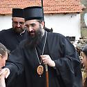 Епископ нишки Арсеније обилази и помаже сиромашне породице у планинским селима општине Медвеђа