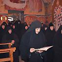 Сабрање женског монаштва у манастиру Бешка