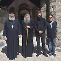  Епископ Фотије посетио манастире Папраћу и Ловницу 