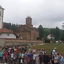 Светињама у походе најбољих ученика основних београдских школа из верске наставе