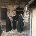 Епископ Иринеј посетио зграду Црквене општине новосадске страдалу у пожару