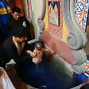 Двадесеторо деце крштено у једном гватемалском селу