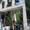Освештана звона на порти манастира Бијела код Шавника 