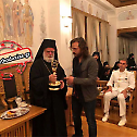 Холивудски глумац подарио своју награду светогорском манастиру