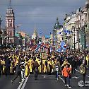 Око 110.000 људи у литији кроз Петроград