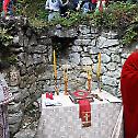 Литургија на темељима храма Воздвижења Часног Крста у Павином Пољу 