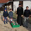 The Decani monks distributed Christmas gifts in Metochia