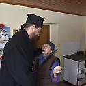 Епископ Сергије поделио божићну помоћ најугроженијима