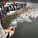 Богојављенско пливање за Часни крст у Никшићу