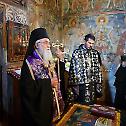 Епископ Милутин на Велики петак у манастиру Пустињи
