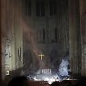 Велики пожар избио у катедрали Нотр Дам у Паризу