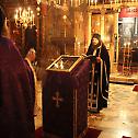 Јутрење Великог петка са читањем дванаест Јеванђеља у манастиру Високи Дечани