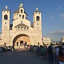 Стотине верних дочекало Богородичину икону у Подгорици 