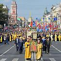 150,000 march in St. Petersburg cross procession