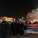 Епископ бачки Иринеј предводио протестну шетњу у знак подршке одбрани правâ Српске Православне Цркве у Црној Гори