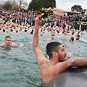 У Никшићу за Богојављенски крст пливало око 400 учесника