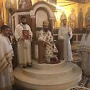 Заупокојена Литургију и помен на гробу митрополита Амфилохија 
